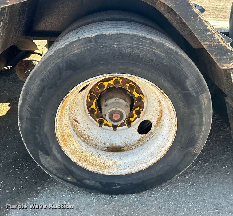 image for item DN0696 2015 Etnyre  RTN55TD3 lowboy equipment trailer