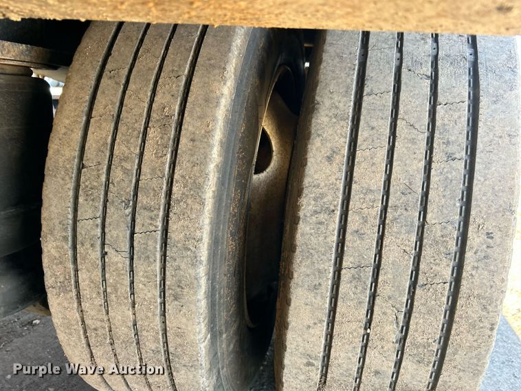 image for item DN0696 2015 Etnyre  RTN55TD3 lowboy equipment trailer