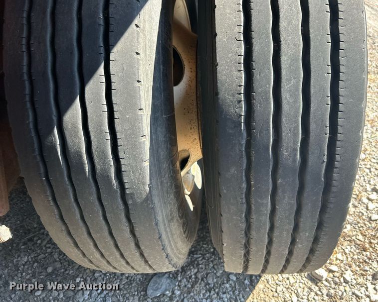 image for item DN0707 1999 Wabash flatbed trailer