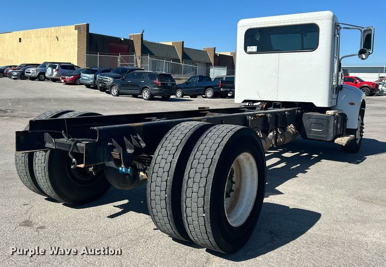 image for item DN0708 2014 Peterbilt  330 truck cab and chassis