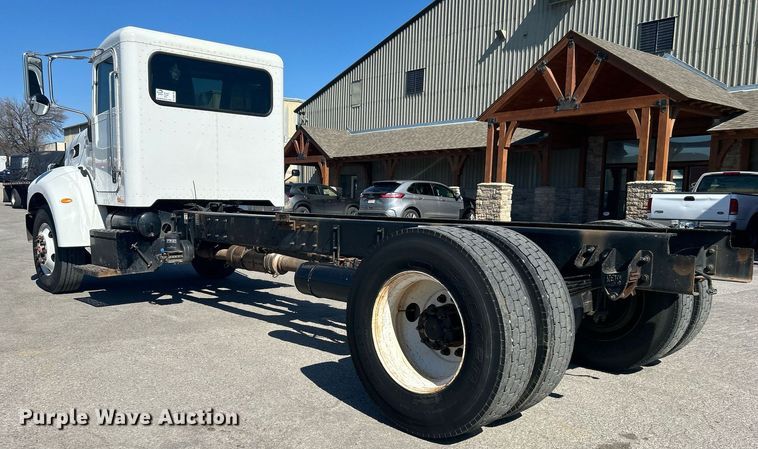 image for item DN0708 2014 Peterbilt  330 truck cab and chassis