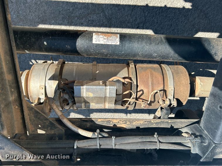 image for item DN0708 2014 Peterbilt  330 truck cab and chassis