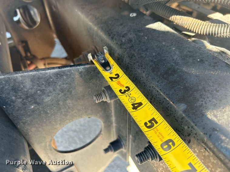 image for item DN0708 2014 Peterbilt  330 truck cab and chassis