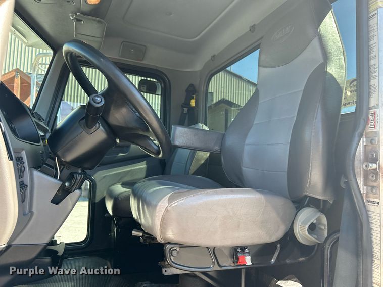 image for item DN0708 2014 Peterbilt  330 truck cab and chassis