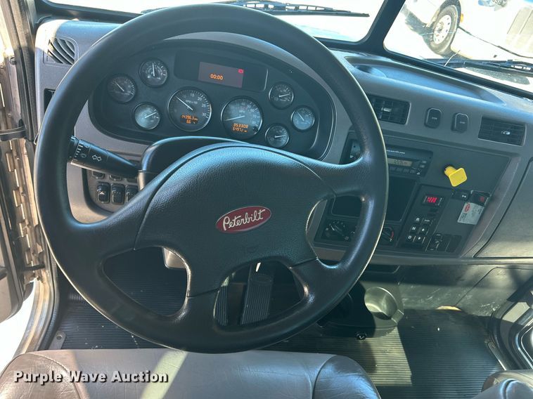 image for item DN0708 2014 Peterbilt  330 truck cab and chassis