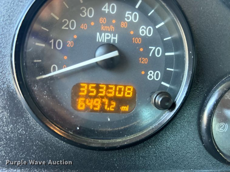 image for item DN0708 2014 Peterbilt  330 truck cab and chassis