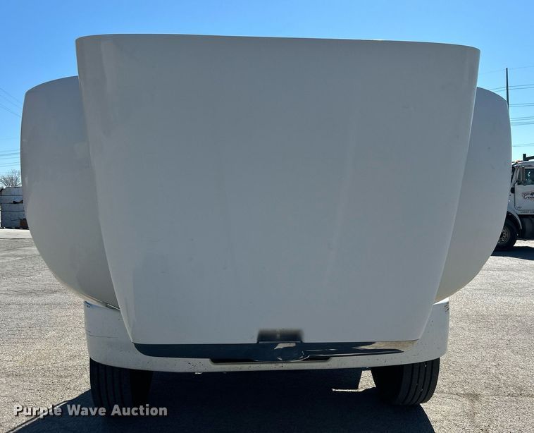 image for item DN0708 2014 Peterbilt  330 truck cab and chassis