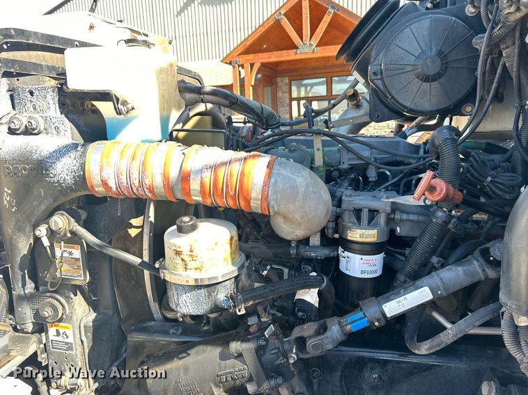 image for item DN0708 2014 Peterbilt  330 truck cab and chassis