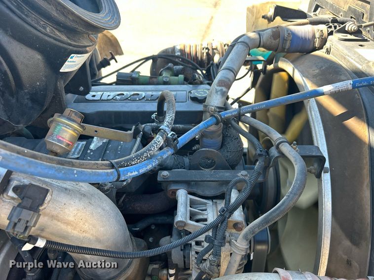 image for item DN0708 2014 Peterbilt  330 truck cab and chassis