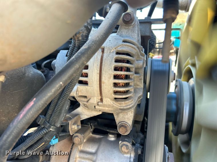 image for item DN0708 2014 Peterbilt  330 truck cab and chassis