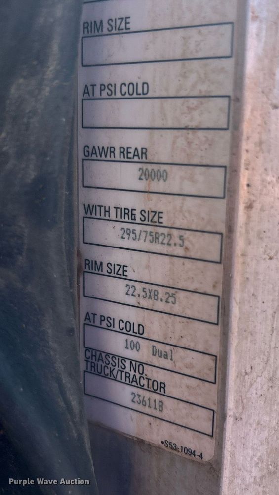 image for item DN0708 2014 Peterbilt  330 truck cab and chassis