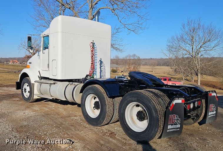 image for item DN7203 2009 Kenworth T800 semi truck