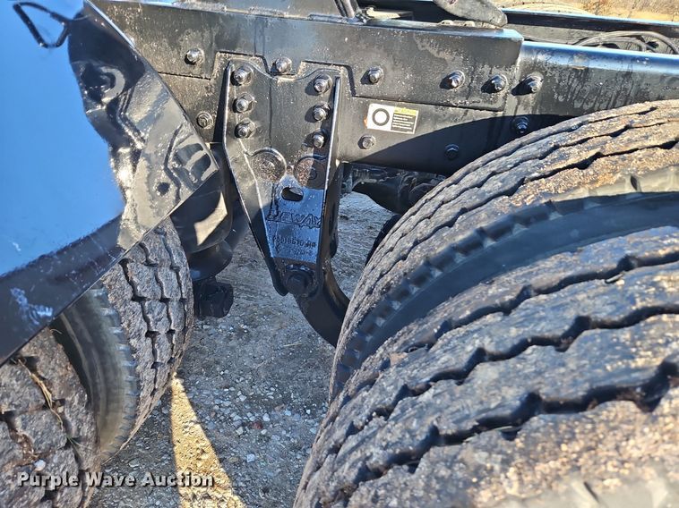 image for item DN7203 2009 Kenworth T800 semi truck