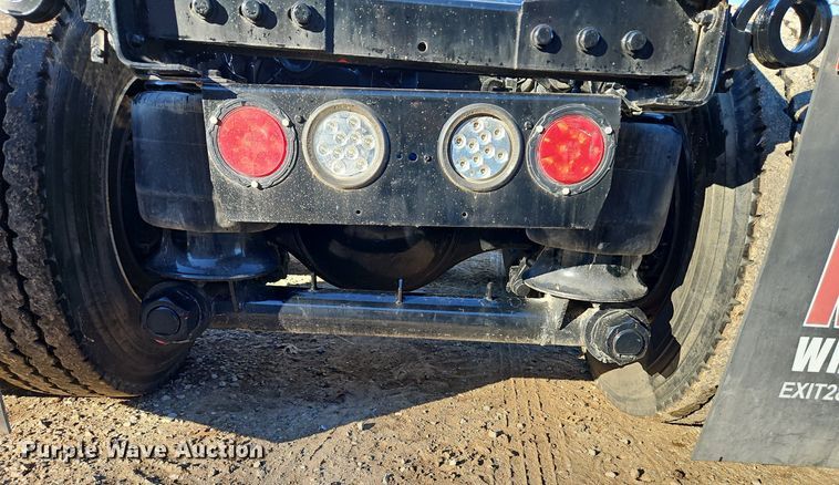 image for item DN7203 2009 Kenworth T800 semi truck