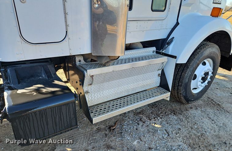 image for item DN7203 2009 Kenworth T800 semi truck