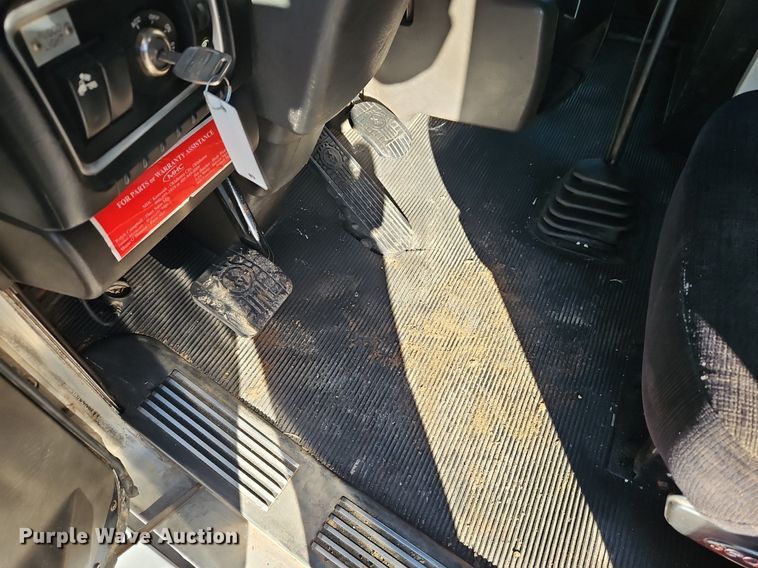 image for item DN7203 2009 Kenworth T800 semi truck