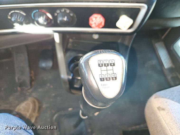 image for item DN7203 2009 Kenworth T800 semi truck