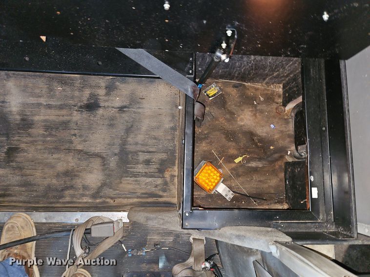 image for item DN7203 2009 Kenworth T800 semi truck