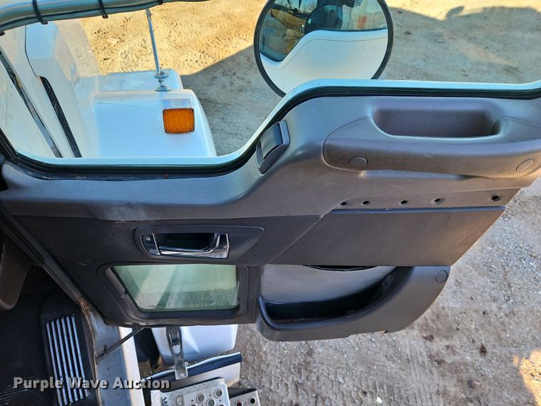 image for item DN7203 2009 Kenworth T800 semi truck