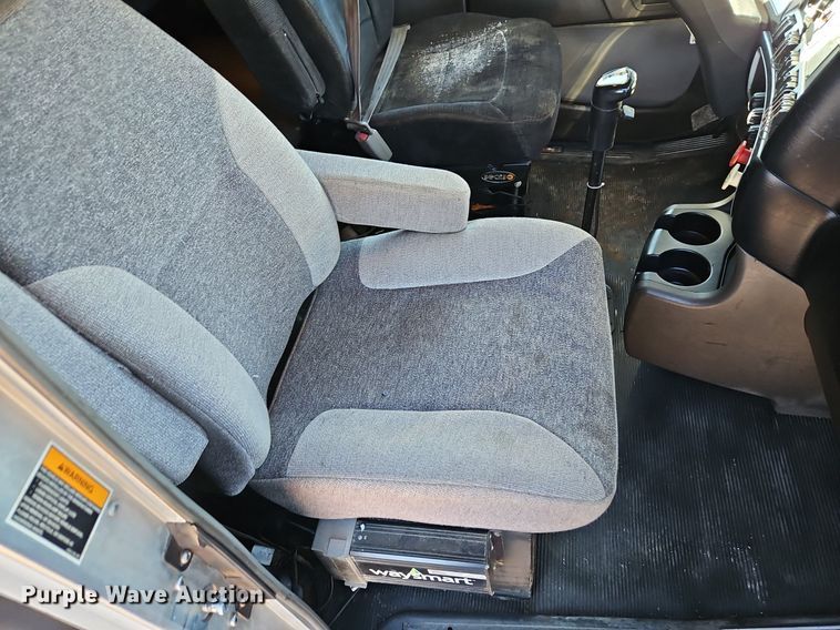 image for item DN7203 2009 Kenworth T800 semi truck