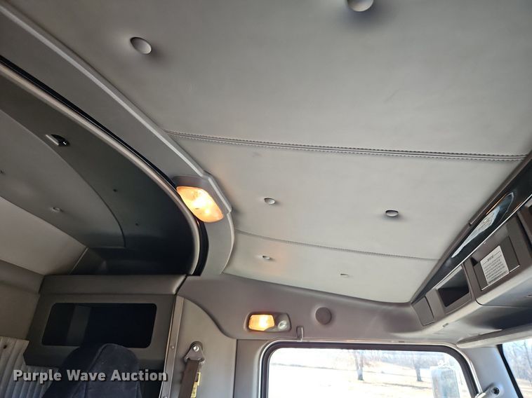 image for item DN7203 2009 Kenworth T800 semi truck