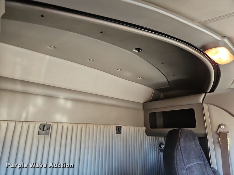 image for item DN7203 2009 Kenworth T800 semi truck