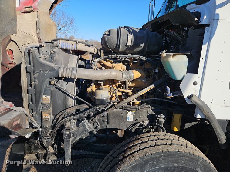 image for item DN7203 2009 Kenworth T800 semi truck