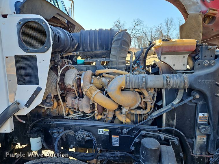 image for item DN7203 2009 Kenworth T800 semi truck