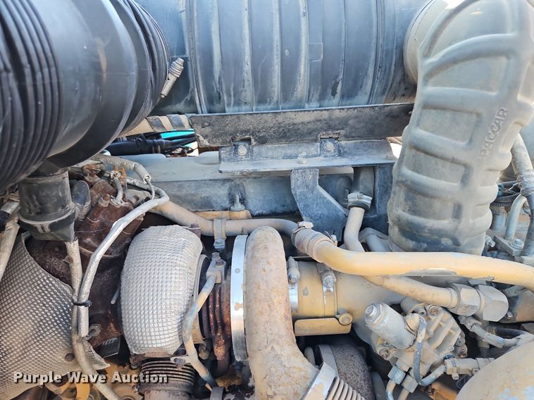 image for item DN7203 2009 Kenworth T800 semi truck