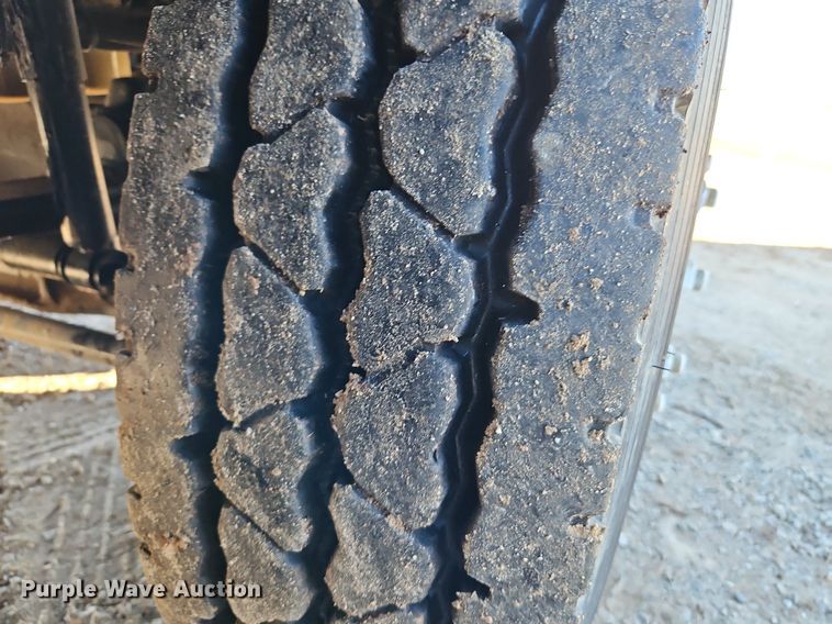 image for item DN7203 2009 Kenworth T800 semi truck