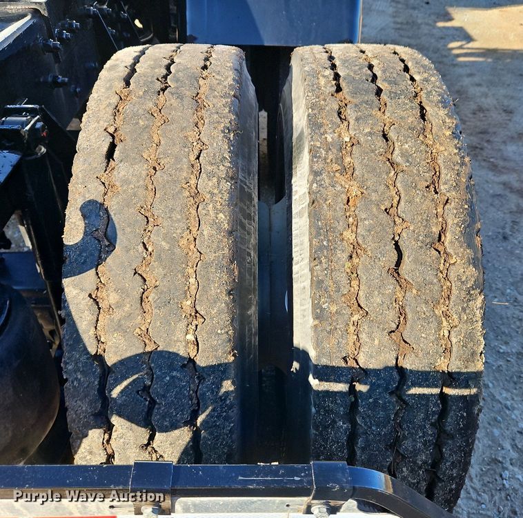 image for item DN7203 2009 Kenworth T800 semi truck