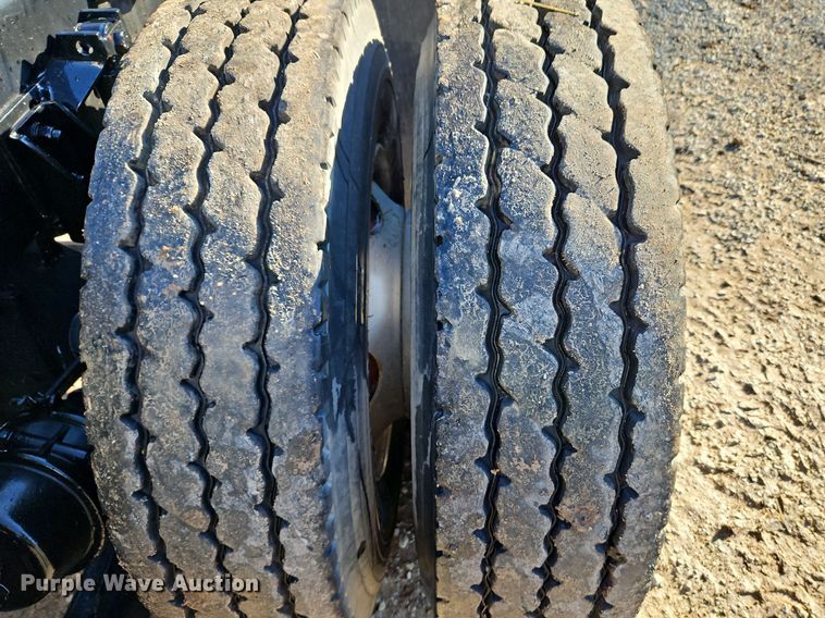 image for item DN7203 2009 Kenworth T800 semi truck