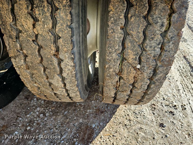 image for item DN7203 2009 Kenworth T800 semi truck