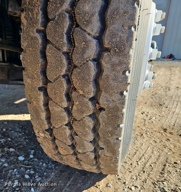 image for item DN7203 2009 Kenworth T800 semi truck