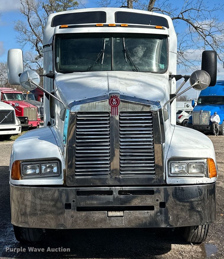 image for item DN7681 2005 Kenworth  T600 semi truck