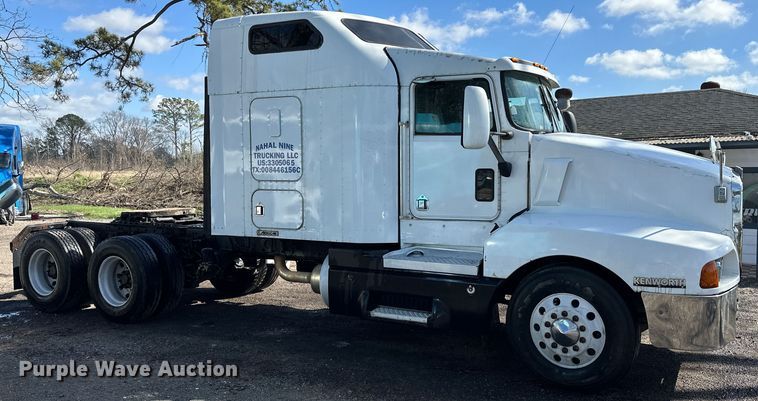 image for item DN7681 2005 Kenworth  T600 semi truck