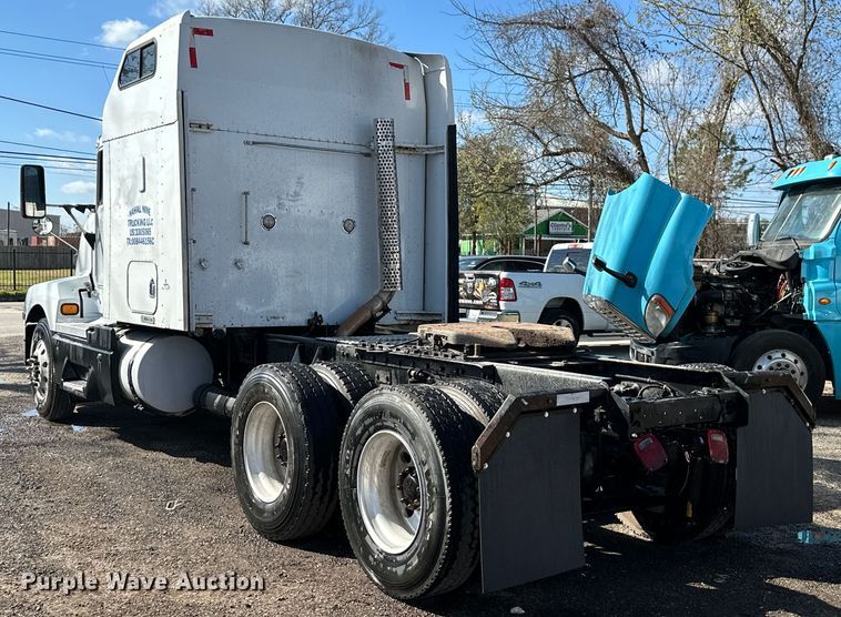 image for item DN7681 2005 Kenworth  T600 semi truck