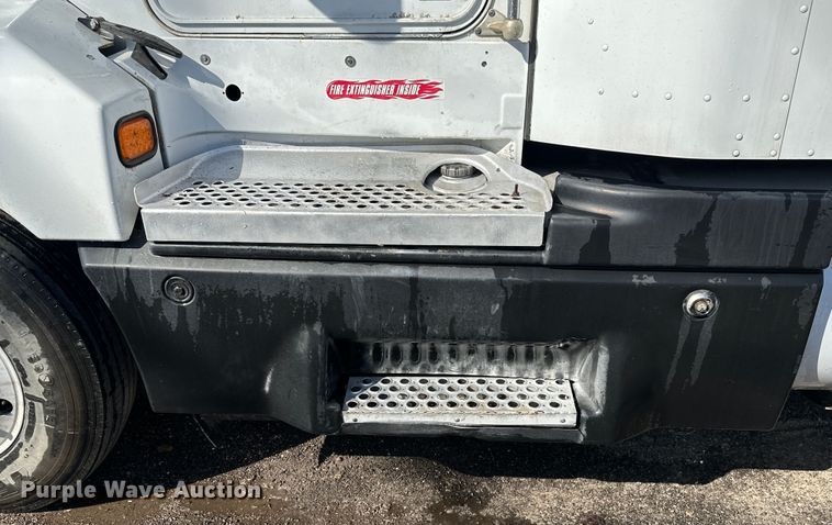 image for item DN7681 2005 Kenworth  T600 semi truck