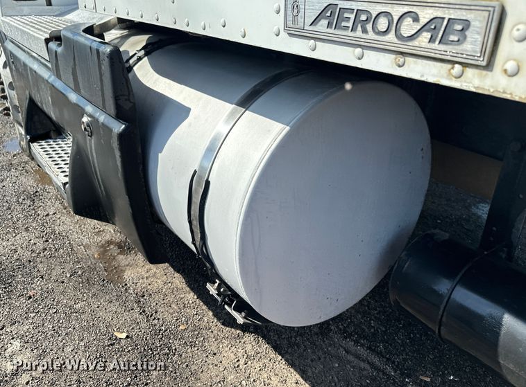 image for item DN7681 2005 Kenworth  T600 semi truck