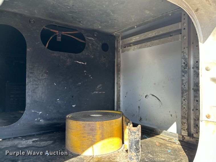 image for item DN7681 2005 Kenworth  T600 semi truck