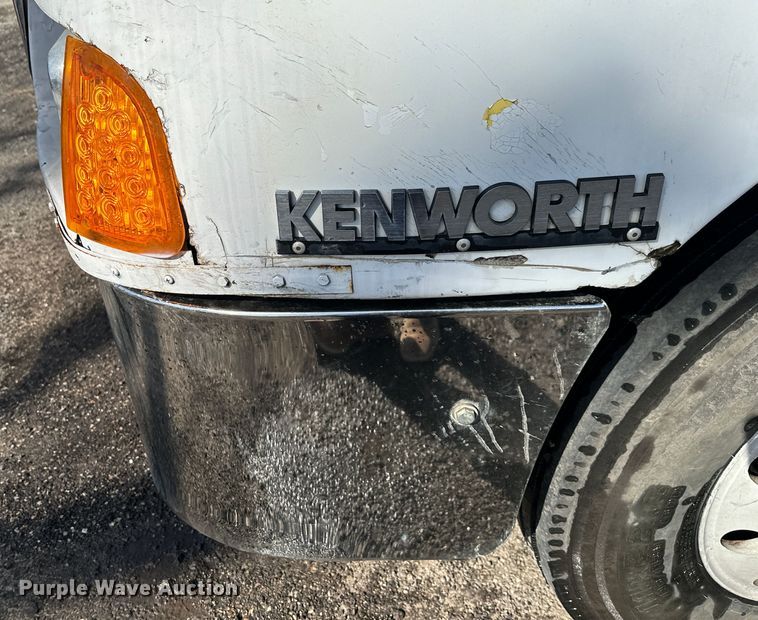 image for item DN7681 2005 Kenworth  T600 semi truck