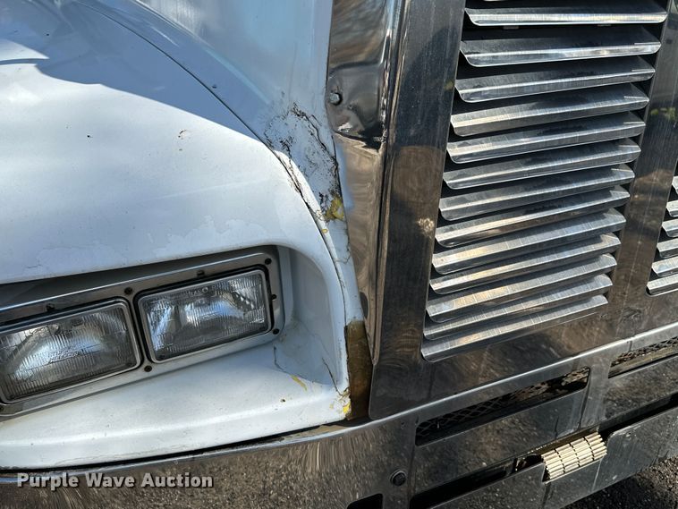 image for item DN7681 2005 Kenworth  T600 semi truck