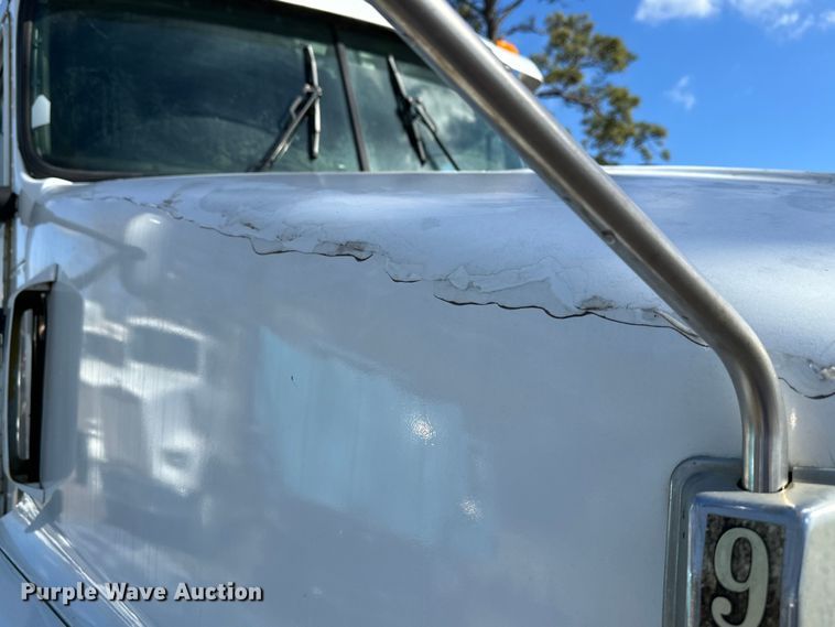 image for item DN7681 2005 Kenworth  T600 semi truck