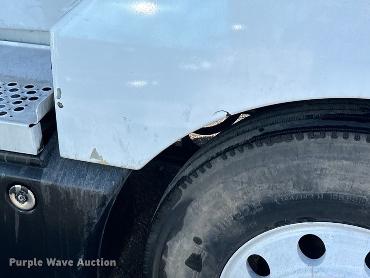 image for item DN7681 2005 Kenworth  T600 semi truck