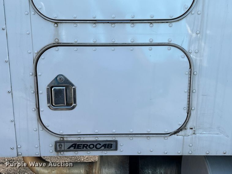 image for item DN7681 2005 Kenworth  T600 semi truck