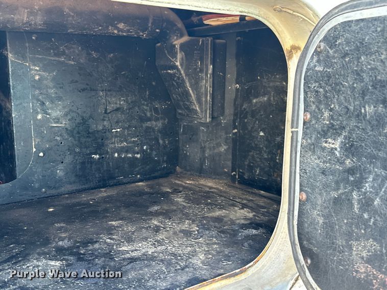 image for item DN7681 2005 Kenworth  T600 semi truck