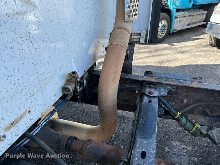 image for item DN7681 2005 Kenworth  T600 semi truck