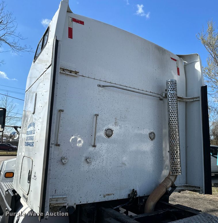 image for item DN7681 2005 Kenworth  T600 semi truck