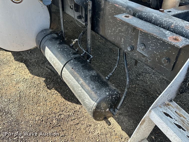 image for item DN7681 2005 Kenworth  T600 semi truck