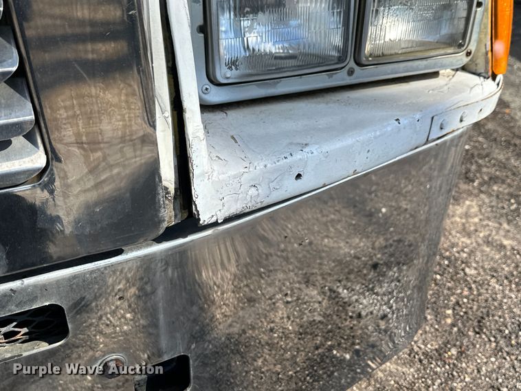 image for item DN7681 2005 Kenworth  T600 semi truck